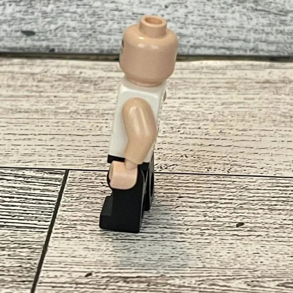 LEGO® Teenage Mutant Ninja Turtles™ 79119 VICTOR Minifigure - Picture 2 of 4